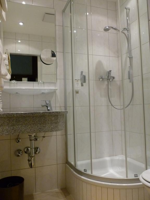 Hauser An Der Universitaet Hotel 3*